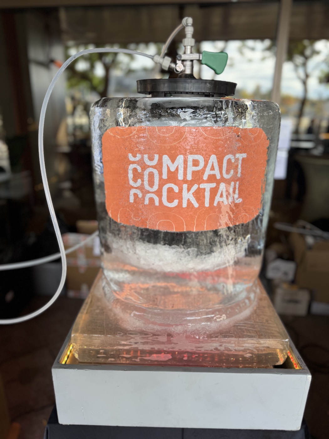 Compact Cocktail hordó jégtömbben